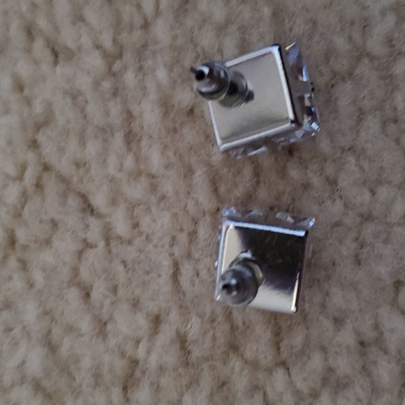 Earrings π₯HOST PICKπ₯ - Picture 2 of 5